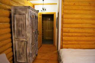 Фермерские дома Coliba Haiducilor Bucovina Сучава Двухместный номер с 2 отдельными кроватями и ванной комнатой-4